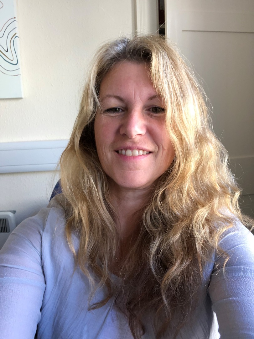 A white female with blonde wavy hair